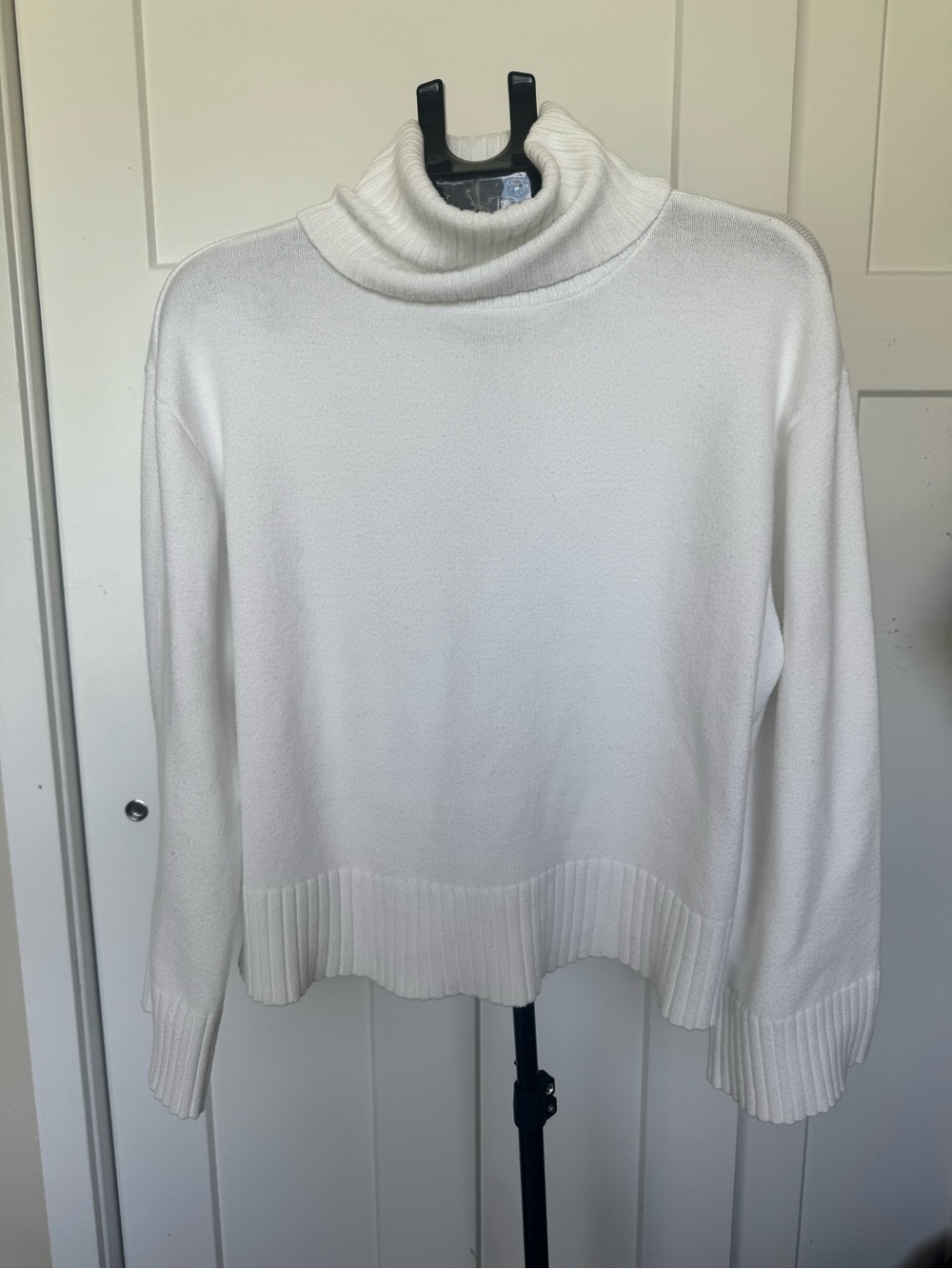 Laundry By Shelli Segal White Turtleneck Pullover